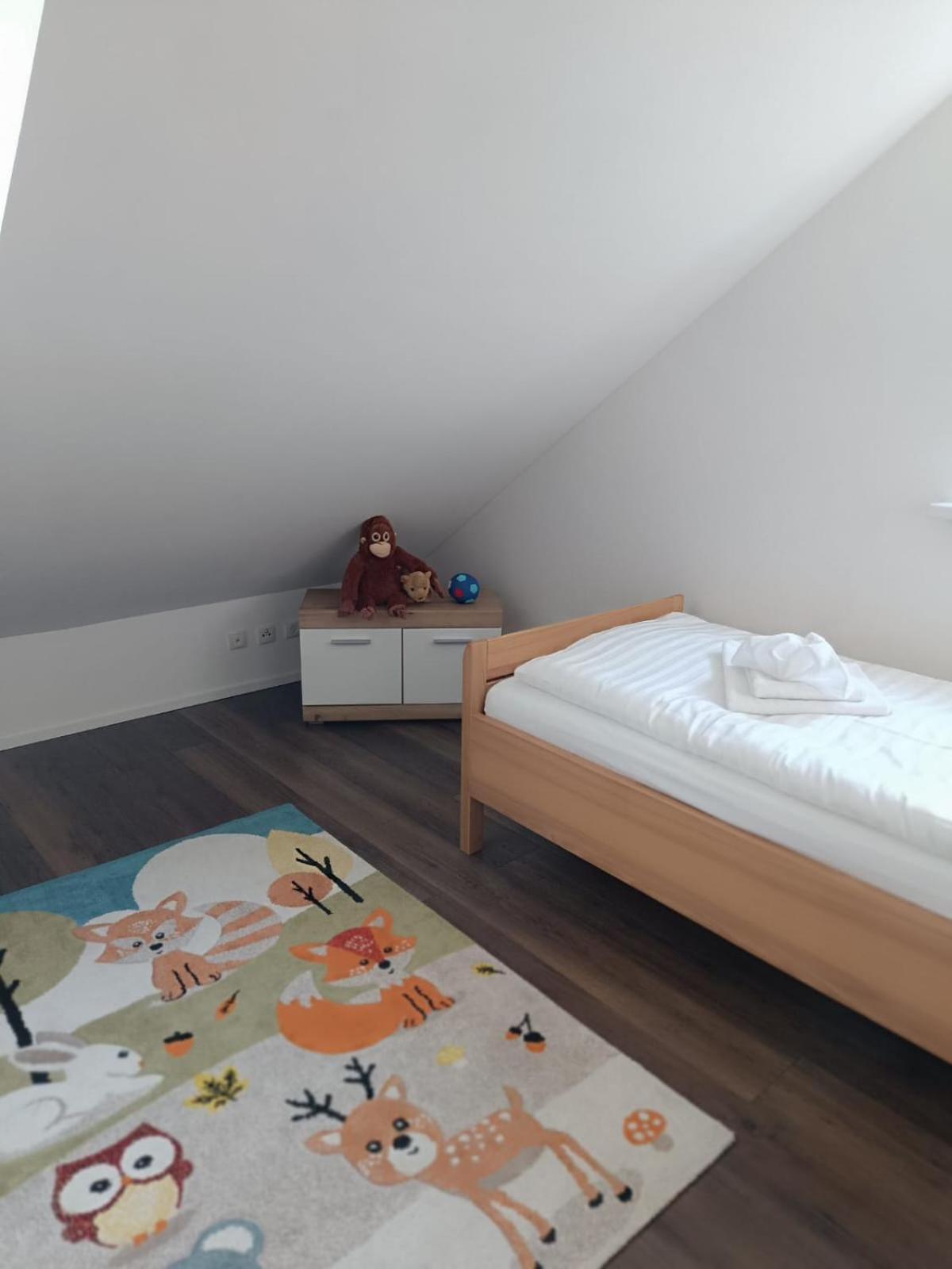 Moderne Ferienwohnung Fuer Familien Im Dachgeschoss Bosau Exterior photo